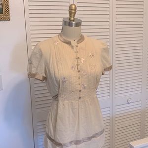 BEBE Ivory blouse embroidery